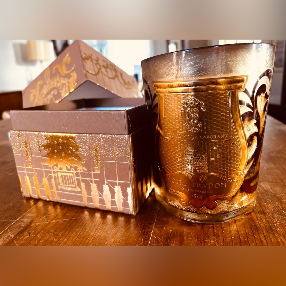 Trudon Empty LARGE intermezzo Bayonne candle vessel. Gold and red foil design. - Picture 2 of 11